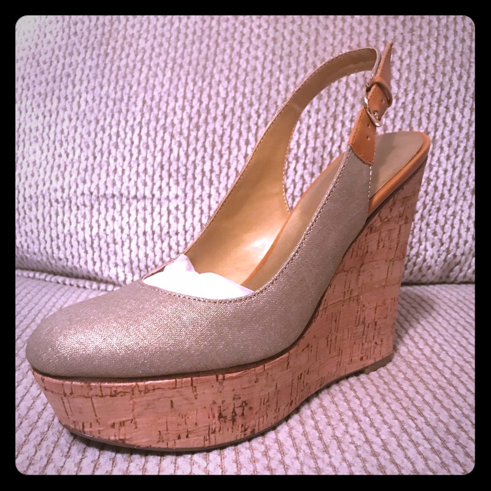 BRAND NEW Nine West Gold/Cork Wedges